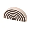 Arc-en-ciel en bois monochrome