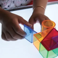 Cubes translucides multicolores par 50