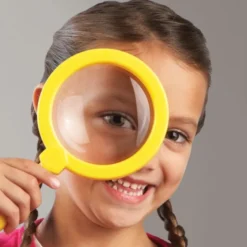 Loupe et pince géante