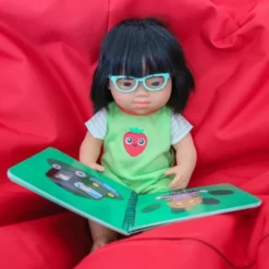 Lunettes turquoise pour poupée inclusive