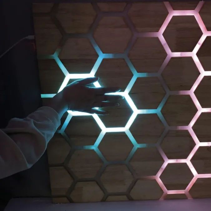 Panneau mural interactif tactile - alvéoles