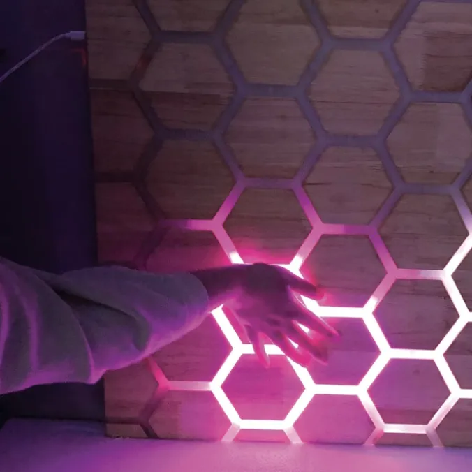Panneau mural interactif tactile - alvéoles