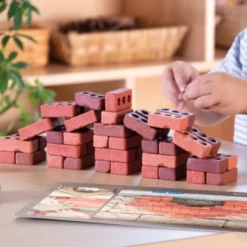 Petites briques de construction naturelles