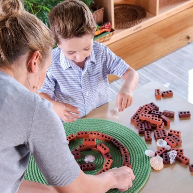Petites briques de construction naturelles
