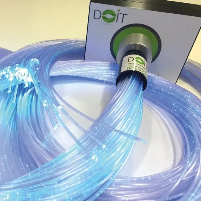 Source de lumière interactive pour fibres optiques