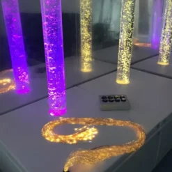 Source de lumière interactive pour fibres optiques